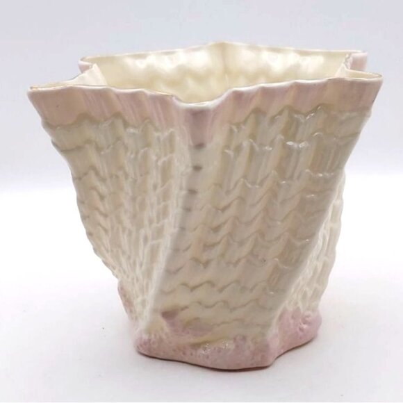Vintage Belleek Ireland Pink & Cream Iridescent Twisted Shell Planter 7th Gen - Picture 1 of 6